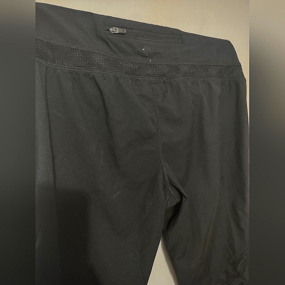 Tangerine Black Capri Performance Leggings Cutout Design & Zipper Pocket Size S - Picture 4 of 6